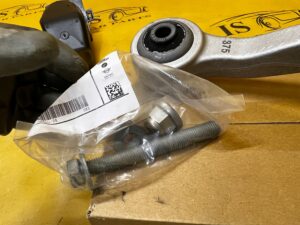 WAHACZ POPRZECZNY PRZÓD PRZEDNI LEWY BMW 5 E60 E61 NOWY OEM