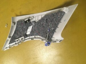 PRAWA OSŁONA SŁUPKA TYŁ RENAULT MEGANE IV KOMBI