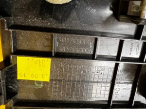 RAMKA WYŚWIETLACZA RADIA W DESCE ROZDZIELCZEJ INFINITI QX30