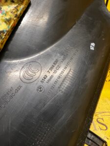 OSŁONA POSZYCIE SŁUPKA PRAWY DÓŁ BMW 5 G30