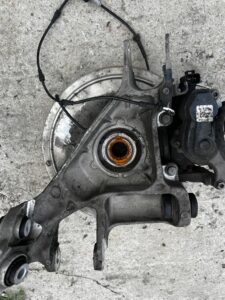 ZWROTNICA PIASTA TARCZA ZACISK TYŁ PRAWY LAND ROVER DISCOVERY V L462 2.0 D