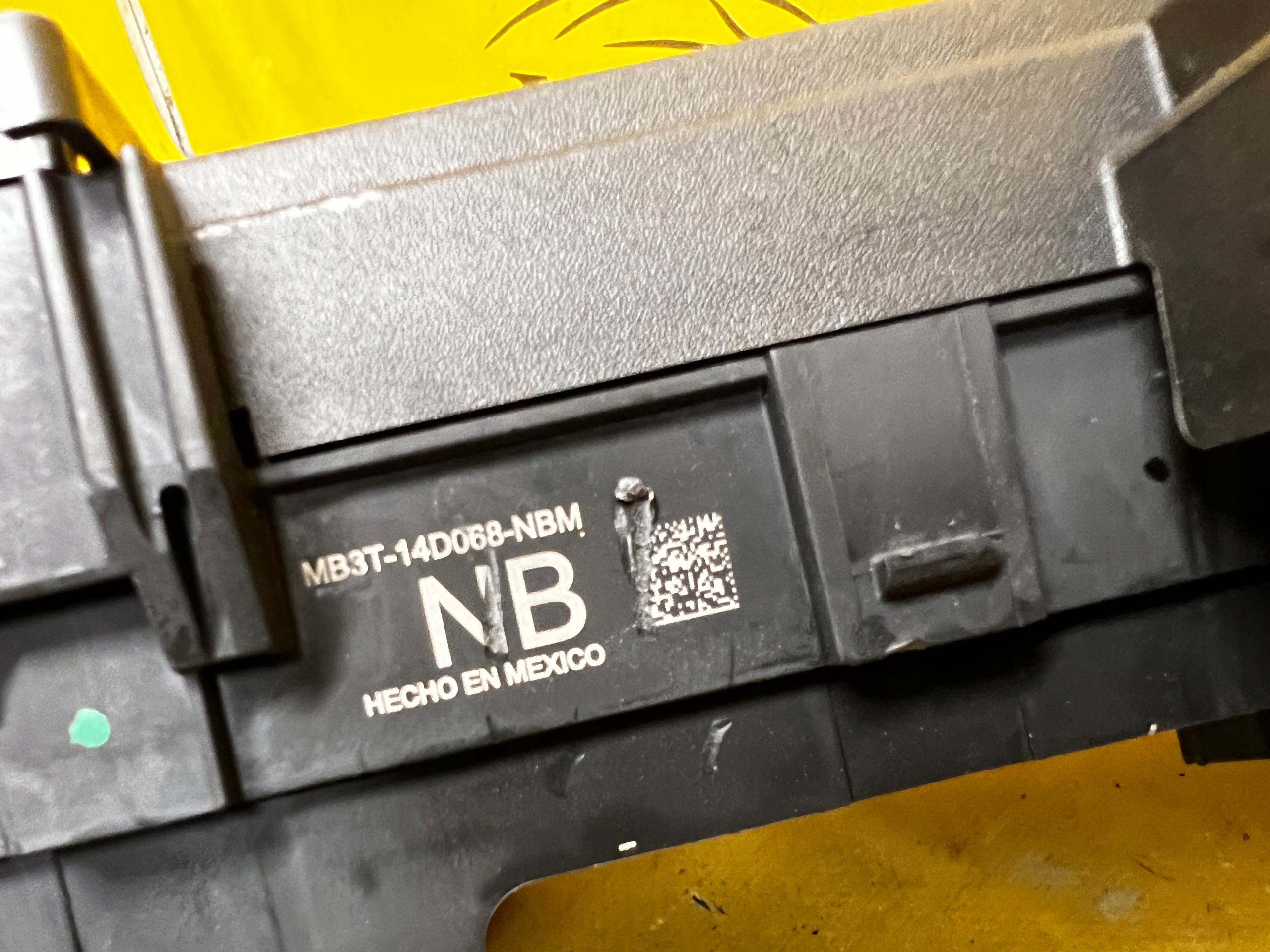 SKRZYNKA BEZPIECZNIKÓW FORD BRONCO 21- 2.7 V6 ECOBOOST