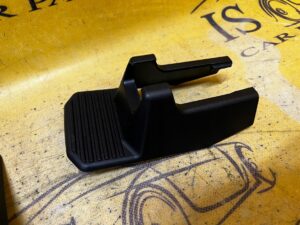 ZAŚLEPKA OSŁONA PROWADNICY FOTELA PRZÓD TOYOTA HILUX VIII 8