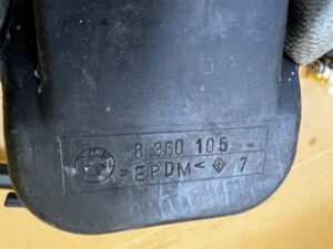 OSŁONA ZAŚLEPKA DOSTĘPU DO ŻARÓWKI TRZECIEGO ŚWIATŁA STOP BMW 7 E38