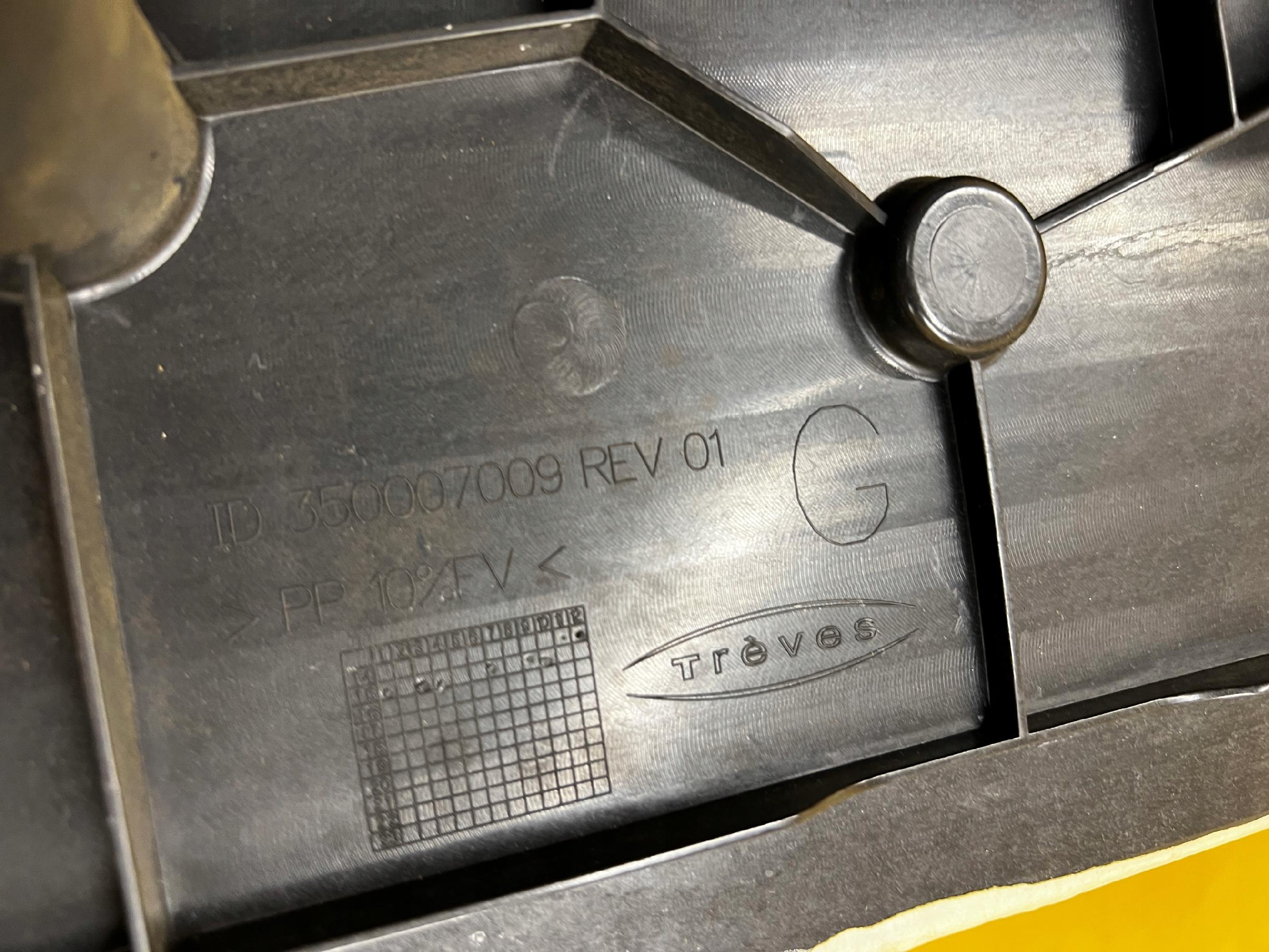 MATA WYGŁUSZENIE PODŁOGI LEWA LEWE RENAULT MEGANE IV