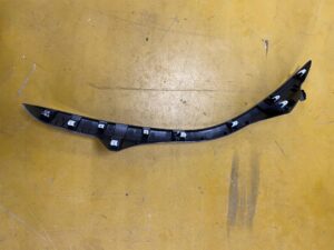 RĄCZKA OSŁON LISTW BOCZKA PRAWY PRZÓD INFINITI Q30