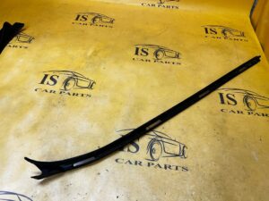 LISTWA SZYBY CZOŁOWEJ PRZÓD PRAWY MERCEDES GL X166