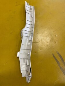 OSŁONA PROGU SŁUPKA PRAWY TYŁ INFINITI Q50