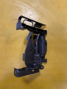 ŚLIZG MOCOWANIE WSPORNIK RENAULT MEGANE IV