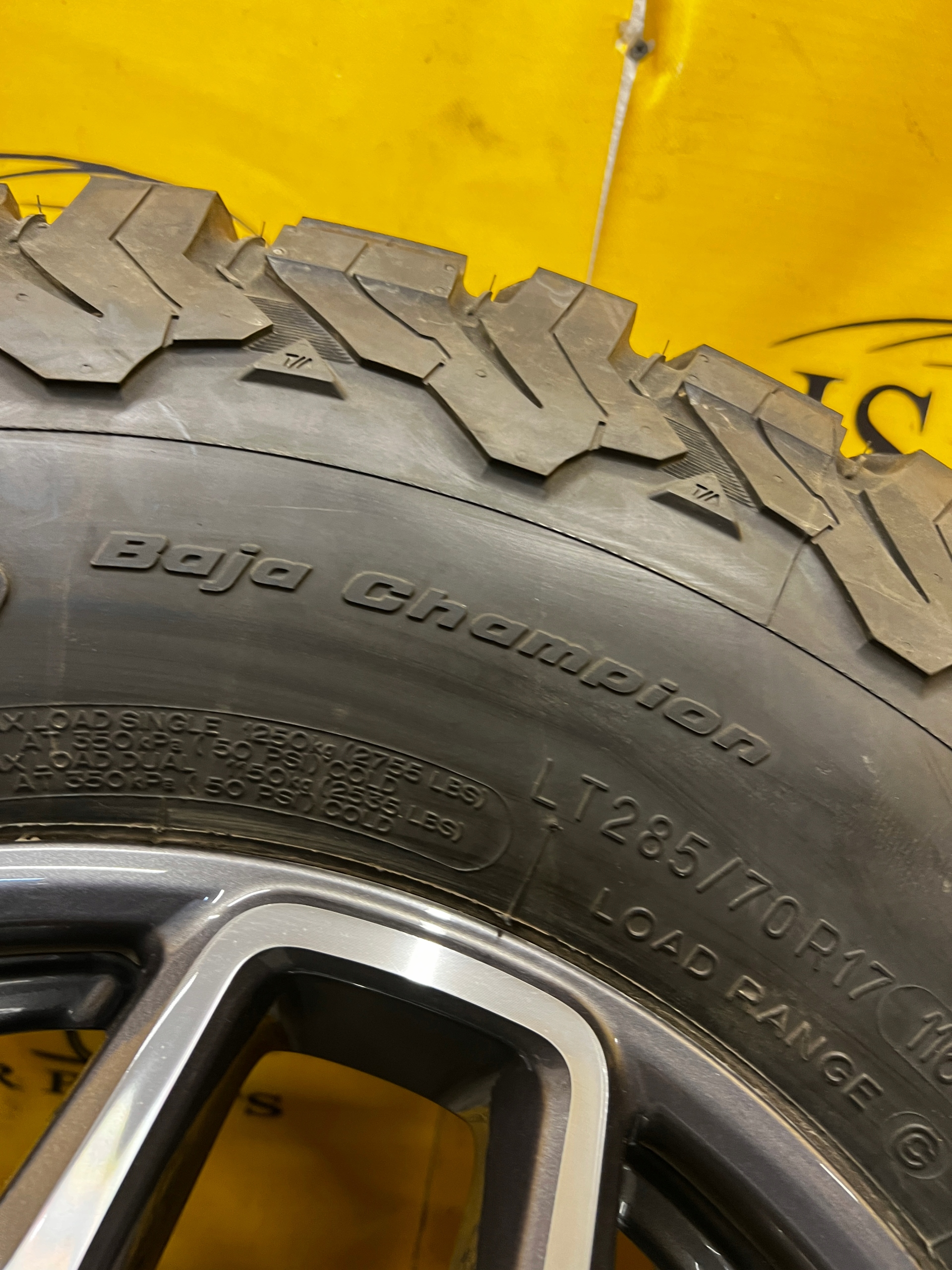 NOWE KOŁA FELGI OPONY CAŁOROCZNE TERENOWE FORD BRONCO 21- 285/70 R17