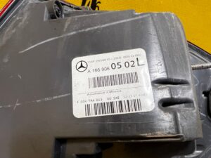 LAMPA W BŁOTNIK TYŁ TYLNA LEWY LEWA LED MERCEDES GLS X166 USA