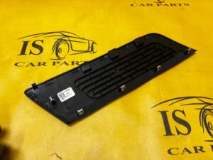 OSŁONA ZAŚLEPKA BOCZKA DRZWI PRZÓD PRAWY LAND ROVER DISCOVERY 5 V L462