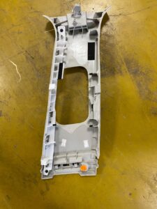 LEWA OSŁONA SŁUPKA ŚRODKOWEGO B INFINITI Q50