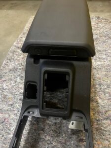 TUNEL ŚRODKOWY PODŁOKIETNIK FORD BRONCO 21-