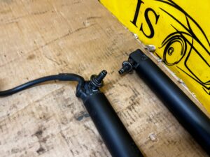 KOMPLET SIŁOWNIKI ELEKTRYCZNE KLAPY TYŁ BAGAŻNIKA MERCEDES GLS X166