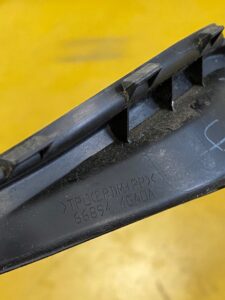 OSŁON LISTWA BOCZKA DRZWI PRZÓD PRAWY INFINITI Q70