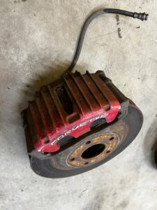 KOMPLET TARCZE HAMULCE ZACISKI PRZÓD CHEVROLET CORVETTE C5 97-04