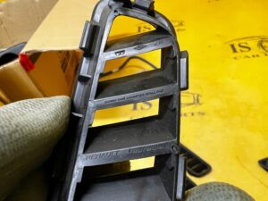 KRATKA ZAŚLEPKA MASKOWNICA DESKI PRAWA RENAULT MEGANE IV