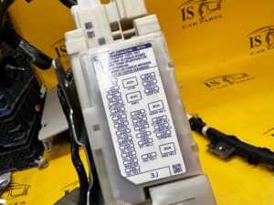 SKRZYNKA BEZPIECZNIKÓW PRZEKAŹNIKÓW TOYOTA HILUX VIII 2.4D D4D