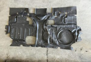 WYGŁUSZENIE MATA PODŁOGI TYŁ PORSCHE MACAN 95B