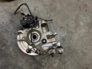 ZWROTNICA PIASTA ZACISK TYŁ TYLNA PRAWY PRAWA RANGE ROVER EVOQUE II L551