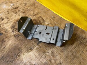 WSPORNIK UCHWYT MOCOWANIE TUNELU ŚRODKOWEGO FORD BRONCO 21-