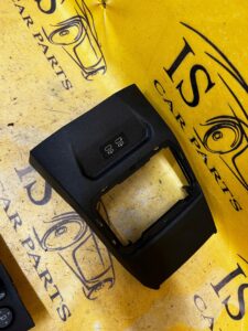 OSŁONA PLASTIK ZAŚLEPKA KRATKI NAWIEWU PORT USB BMW F40