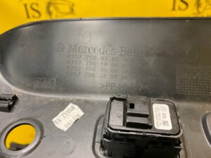 LISTWA OSŁONA KLAPY BAGAŻNIKA MERCEDES W257