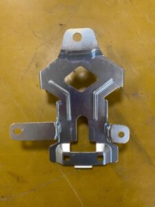 WSPORNIK BLACHA MOCOWANIE UCHWYT INFINITI Q50