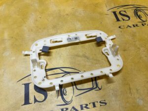 RAMKA UCHWYT MOCOWANIE OŚWIETLENIA LAMPKI PODSUFITKI FORD MUSTANG VI