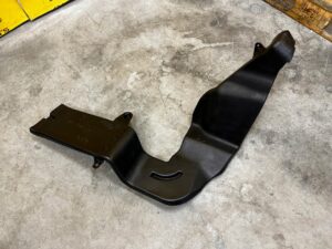 KANAŁ TUNEL POWIETRZA PRAWY RANGE ROVER VELAR L560