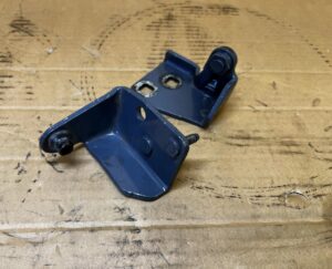 KPL ZAWIASY DRZWI PRZÓD LEWY FORD BRONCO 21- AZURE GREY PEARL