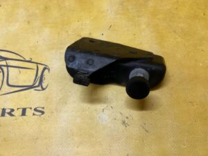 ODBÓJ MOCOWANIE REGULACJA MASKI LEWY LEWA CHEVROLET CORVETTE C5 97-04