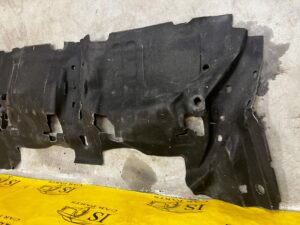 WYGŁUSZENIE OSŁONA ŚCIANY GRODZIOWEJ AUDI A8 D4