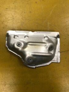 OSŁONA TERMICZNA KOLEKTORA PRAWA INFINITI Q70 M35H