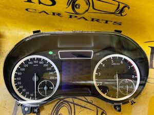 LICZNIK ZEGARY WYŚWIETLACZ INFINITI Q30 1.6 TURBO