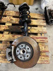 NOGA AMORTYZATOR ZWROTNICA ZAWIESZENIE PRZÓD LEWY INFINITI Q30