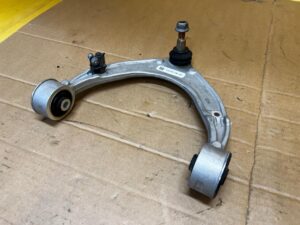 WAHACZ GÓRNY PRZÓD PRZEDNI LEWY PORSCHE PANAMERA 970 I LIFT