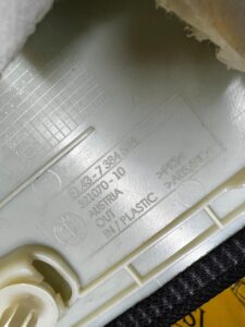 OSŁONA POSZYCIE SŁUPKA C PRAWA CZARNA BMW 5 G30