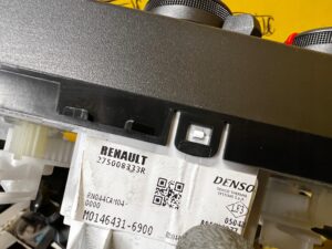 PANEL STEROWANIA KLIMATYZACJI WENTYLACJI NAWIEWU DACIA SANDERO III 3