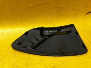 OSŁONA PROWADNIK PASA PRAWY AUDI A8 D5 4N