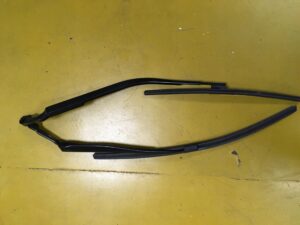 RAMIONA WYCIERACZEK PIÓRA EUROPA INFINITI Q70 M