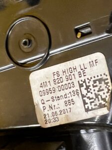 KRATKA NAWIEWU DESKI KONSOLI PRZÓD LEWY LEWA AUDI Q7 SQ7 4M0