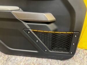 TAPICERKA BOCZEK DRZWI PRZÓD LEWY 4 DRZWI FORD BRONCO 21-