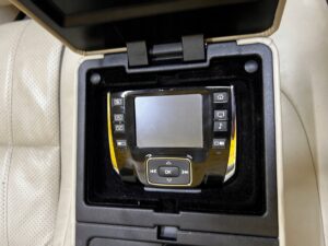 FOTELE SKÓRZANE EKRANY WENTYLACJA BOCZKI PODŁOKIETNIK JAGUAR XJ X351 EU