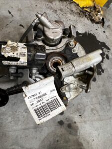 NOGA ZWROTNICA AMORTYZATOR PRZÓD LEWY PEUGEOT 3008 II 5008 II 1.6 BLUE HDI