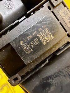 PRZEŁĄCZNIK SKŁADANIA OPARCIA KANAPY FOTELA TYŁ PRAWY MERCEDES C-KLASA W206