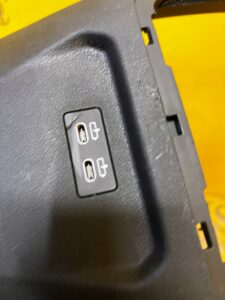 OSŁONA PLASTIK ZAŚLEPKA KRATKI NAWIEWU PORT USB BMW F40