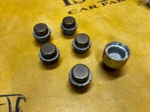 KOMPLET NOWE NAKRĘTKI ZABEZPIECZAJĄCE NA KOŁA FORD BRONCO 21-