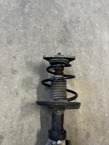 NOGA ZWROTNICA AMORTYZATOR PRZÓD LEWY PORSCHE CAYMAN S 987